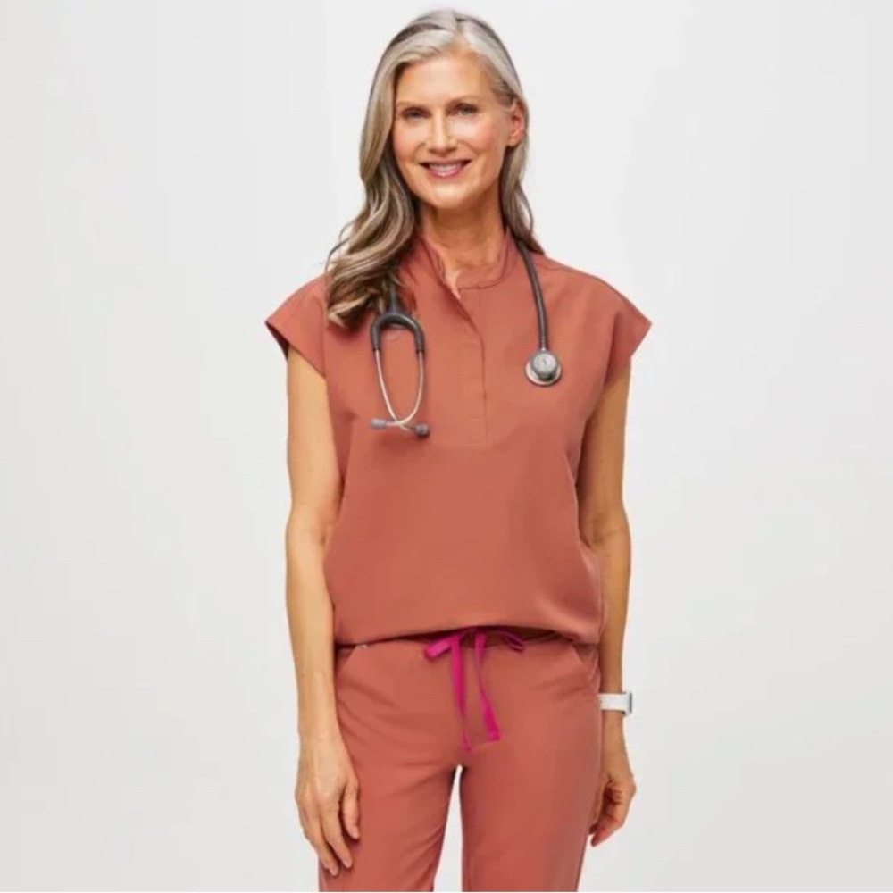 Figs Rafaela Oversized Scrub Top in Terracotta, XXS